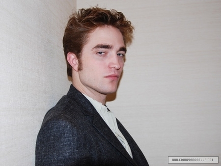 Japan Photoshoot (2009) - Robert Pattinson Photoshoots-Japan-Shoot-3-robert-pattinson-and-kristen-stewart-9213401-450-338