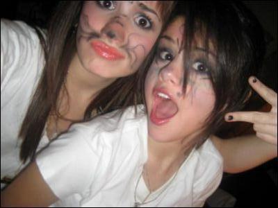 سيلينا  و  ديممي Selena-and-demi-lovato-Best-Friends-Forever-BFFselena-and-demi-lovato-Best-Friends-Forever-BFF-selena-gomez-9323686-400-300