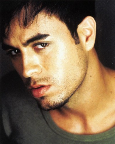 Nam ca sĩ điển trai người Tây Ban Nha Enrique Iglesias Enrique-my-loooooooooove-enrique-iglesias-9424847-397-500