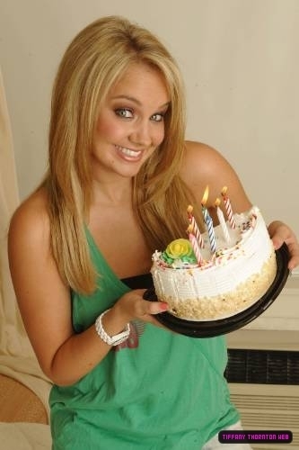 Tiffany Thorton ' s Blog - Pagina 2 Birthday-Cake-tiffany-thornton-9511400-333-500