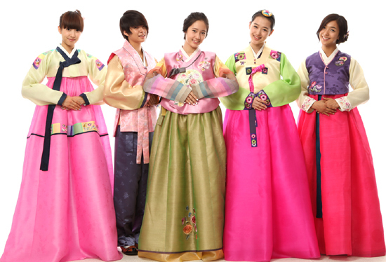 تقرير عن الفرقة الشيملة (f(x....~ Traditional-clothing-f-x-9503627-550-374