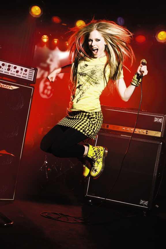 Stil oblacenja - Page 2 Abbey-dawn-avril-lavigne-9681956-576-864