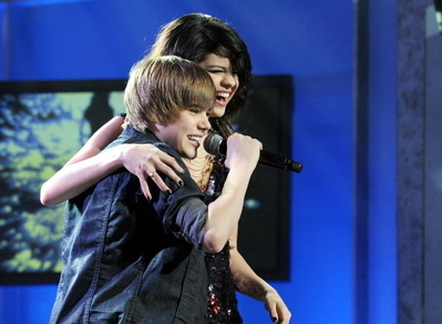       One Less Lonely Girl   Justin-and-selena-gomez-3-Dick-Clark-s-New-Year-s-Rockin-Eve-justin-bieber-9695100-399-292