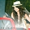 صور للمسن سيلينا  Selena-selena-gomez-9752653-100-100