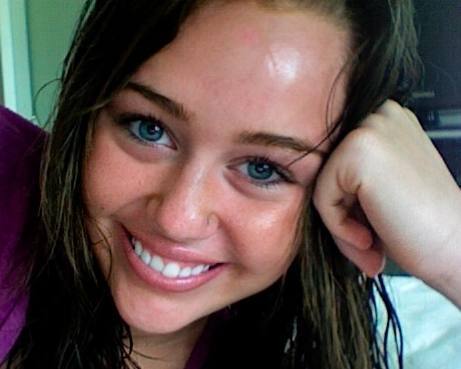 Miley Cyrus - Pagina 38 Miley-cyrus-photos-personal-miley-cyrus-9766977-461-369