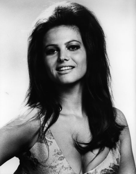 Pin Up, starlettes, Bitchs,... - Page 2 Claudia-Cardinale-claudia-cardinale-9839871-454-584