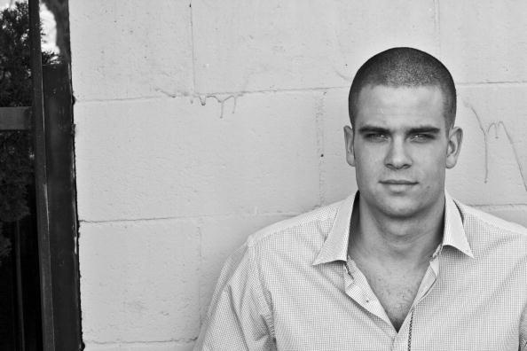 Mark Salling Biyografi Mark-Salling-Photoshoot-glee-9953604-594-396