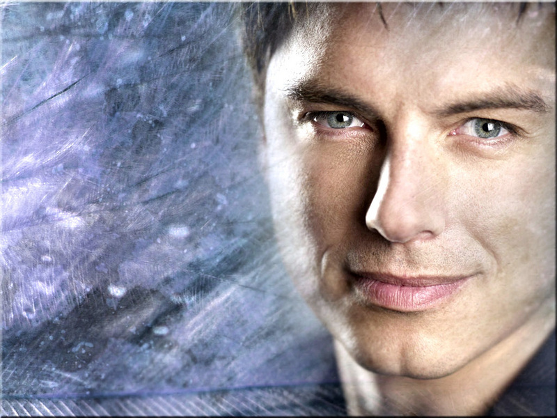 Les créa' de Dinoo John-john-barrowman-2693321-800-600