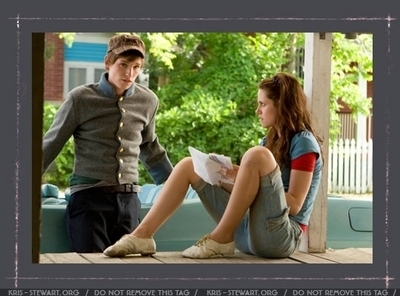 The Yellow Handkerchief The-Yellow-Handkerchief-promos-kristen-stewart-2673633-400-296