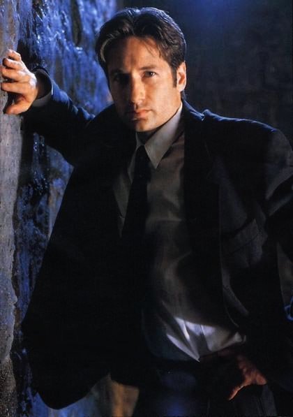 Los mejores personajes de series - Página 4 Mulder-fox-mulder-2769230-420-597