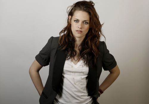 Kristen Stewart - Pagina 2 Matt-Sayles-portrait-shot-in-Beverly-HillsNov-8-2008-kristen-stewart-2823600-500-348