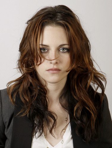 Kristen Stewart - Pagina 2 Matt-Sayles-portrait-shot-in-Beverly-HillsNov-8-2008-kristen-stewart-2823605-377-500