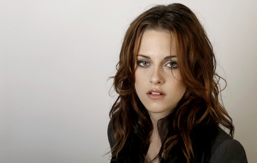 Kristen Stewart - Pagina 2 Matt-Sayles-portrait-shot-in-Beverly-HillsNov-8-2008-kristen-stewart-2823611-500-317