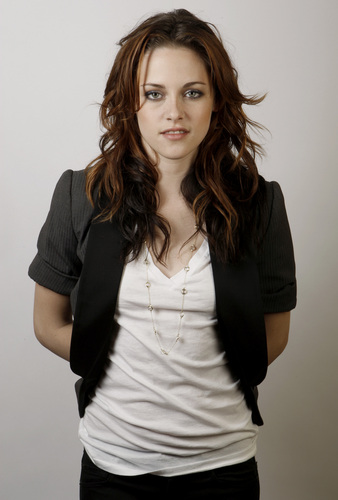 Kristen Stewart - Pagina 2 Matt-Sayles-portrait-shot-in-Beverly-HillsNov-8-2008-kristen-stewart-2823617-338-500