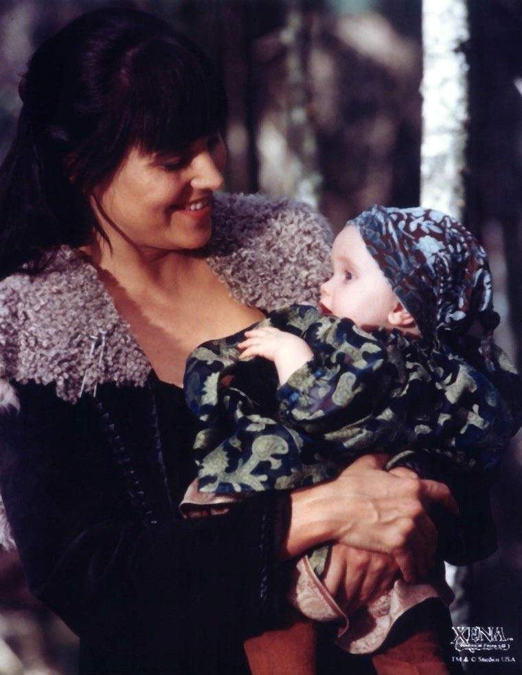 Eve / Livie Xena-with-baby-Eve-xena-warrior-princess-2882927-760-982