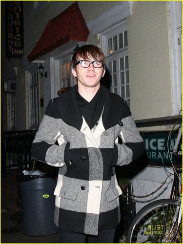    drake bell Drake-drake-and-josh-2983801-375-500