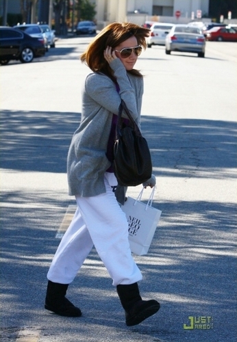 Ashley leaving Neil Goerge Salon in Beverly Hills - January 17 2008 Ashley-ashley-tisdale-3606325-346-500