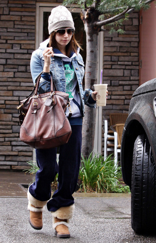 Ashley leaving Coffee Bean & Tea Leaf - January 23 2009 Ashley-ashley-tisdale-3714516-321-500