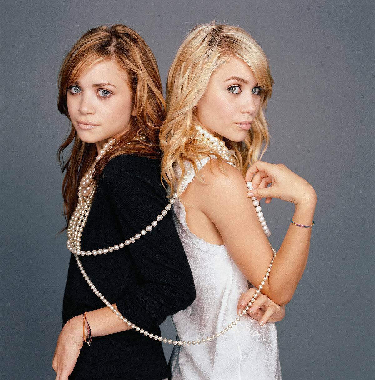 صور التوأم اولسن Olsen-twins-mary-kate-and-ashley-olsen-3928704-1200-1214