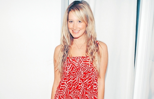 Ashley banneri - Page 12 Ashley-ashley-tisdale-4025840-500-323