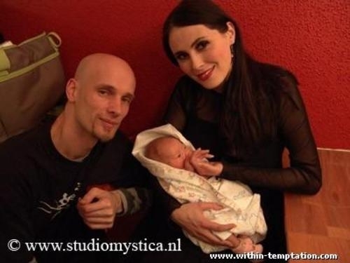 Within Temptation Robert-and-Sharon-with-Eva-Luna-within-temptation-4274897-500-375