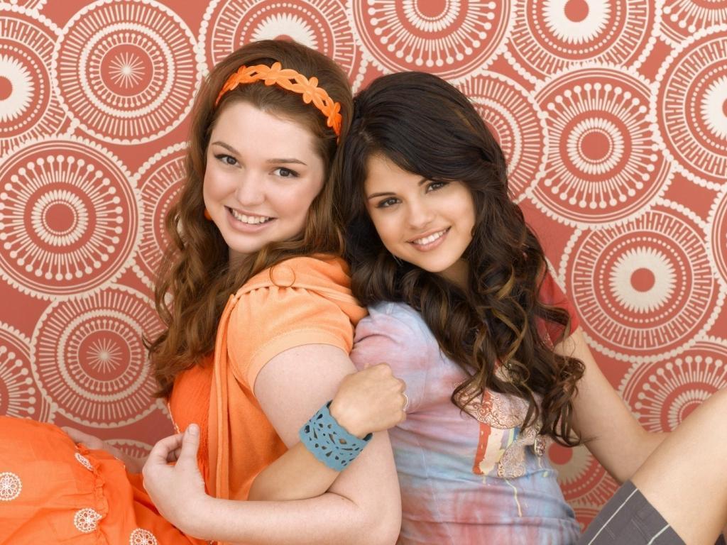 Wizards of Waverly Place Wizards-of-Waverly-Place-wizards-of-waverly-place-4218018-1024-768