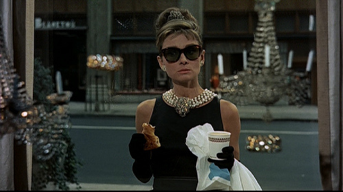 Diamants sur canapé de Blake Edwards Breakfast-At-Tiffany-s-breakfast-at-tiffanys-4404861-500-281