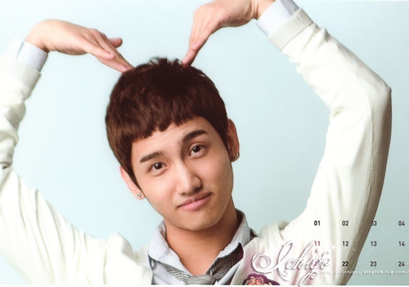 dbsk cute :) Shim-changmin-dbsk-4772275-800-561