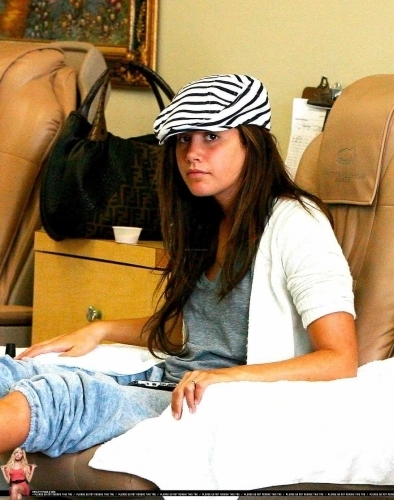 Ashley gets her nails done at a nail salon in Toluca Lake - March 20 2009 Ashley-ashley-tisdale-5048970-394-500