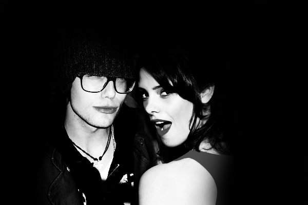 Ashley Greene (Alice Cullen) Jackson-Rathbone-Ashley-Greene-jackson-rathbone-5275334-600-400