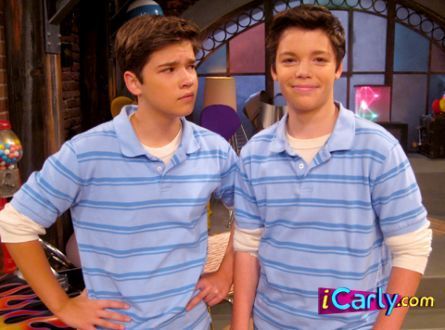 اكبر مجموعة صور مسلسل icarly Freddie-and-His-look-Alike-icarly-5378787-445-330