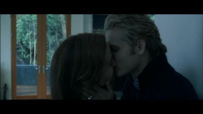 Esme and Carlisle...the beginning Twilight-Deleted-Scenes-esme-and-carlisle-cullen-5575825-400-225