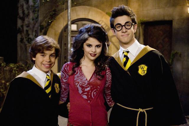 Fuck Brothers two! Alex-Max-Justin-wizards-of-waverly-place-5748661-640-427