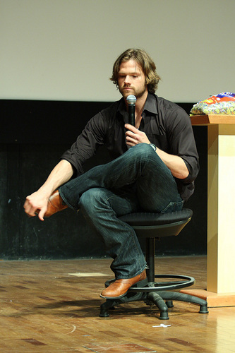 Photos de Jared Padalecki pour Supernatural AHBL-Supernatural-OzCon-Sydney-jared-padalecki-6185438-333-500