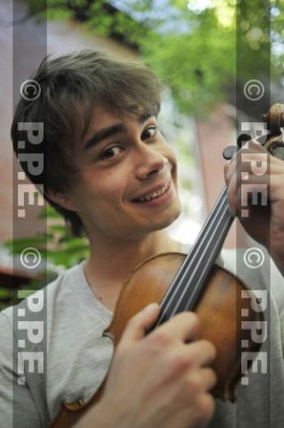 P.P.E. Shoot AR-alexander-rybak-6394622-319-480