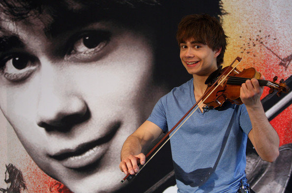 Slike......... Alexander-Rybak-alexander-rybak-6378473-594-393