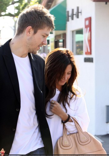 Ashley and Scott Speer lunching in Malibu - May 24 2009 Ashley-and-Scott-Speer-lunching-in-Malibu-May-24-ashley-tisdale-6393709-350-500