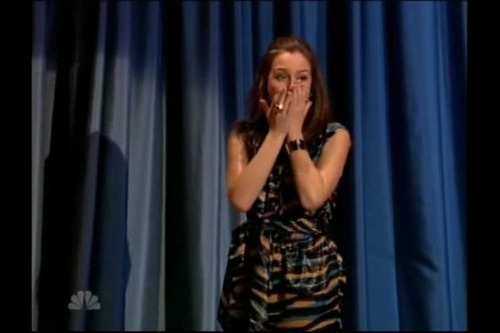 Leighton Meester - Sayfa 4 Leighton-Meester-Late-Night-with-Jimmy-Fallon-leighton-meester-6323684-500-333