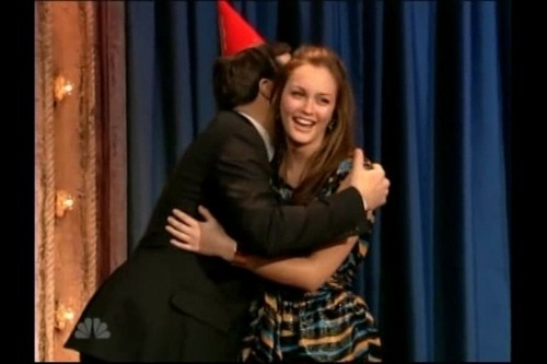 Leighton Meester - Sayfa 4 Leighton-Meester-Late-Night-with-Jimmy-Fallon-leighton-meester-6323699-500-333