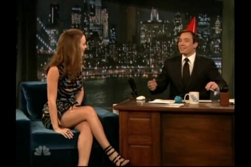 Leighton Meester - Sayfa 4 Leighton-Meester-Late-Night-with-Jimmy-Fallon-leighton-meester-6323720-500-333