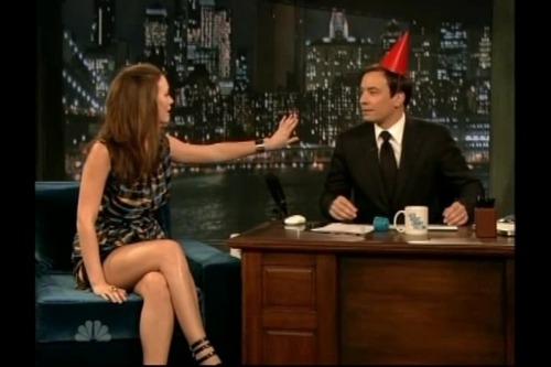 Leighton Meester - Sayfa 4 Leighton-Meester-Late-Night-with-Jimmy-Fallon-leighton-meester-6323776-500-333