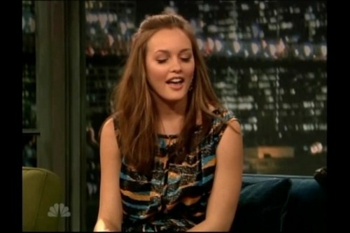 Leighton Meester - Sayfa 4 Leighton-Meester-Late-Night-with-Jimmy-Fallon-leighton-meester-6323777-500-333