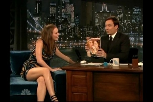 Leighton Meester - Sayfa 4 Leighton-Meester-Late-Night-with-Jimmy-Fallon-leighton-meester-6323779-500-333