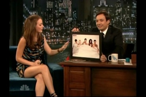 Leighton Meester - Sayfa 4 Leighton-Meester-Late-Night-with-Jimmy-Fallon-leighton-meester-6323791-500-333