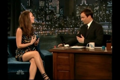 Leighton Meester - Sayfa 4 Leighton-Meester-Late-Night-with-Jimmy-Fallon-leighton-meester-6323837-500-333