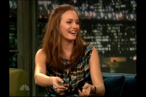 Leighton Meester - Sayfa 4 Leighton-Meester-Late-Night-with-Jimmy-Fallon-leighton-meester-6323838-500-333