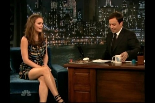 Leighton Meester - Sayfa 4 Leighton-Meester-Late-Night-with-Jimmy-Fallon-leighton-meester-6323848-500-333