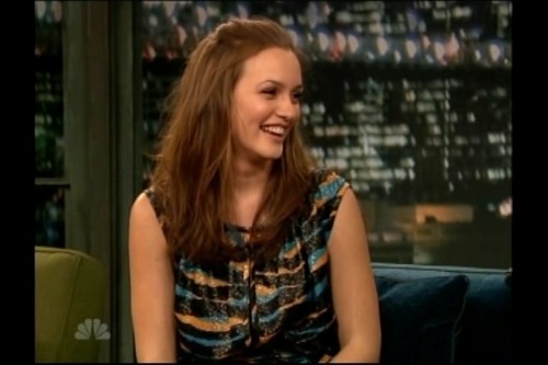 Leighton Meester - Sayfa 4 Leighton-Meester-Late-Night-with-Jimmy-Fallon-leighton-meester-6323892-500-333