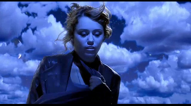 The Climb screencaps - Page 2 The-Climb-miley-cyrus-6359823-640-356