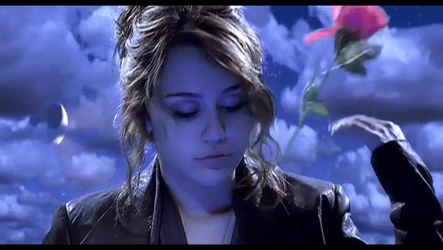 The Climb screencaps - Page 2 The-Climb-miley-cyrus-6360438-638-360